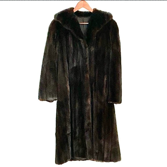 Luxurious Dark Brown Mink Coat - Picture 9 of 9